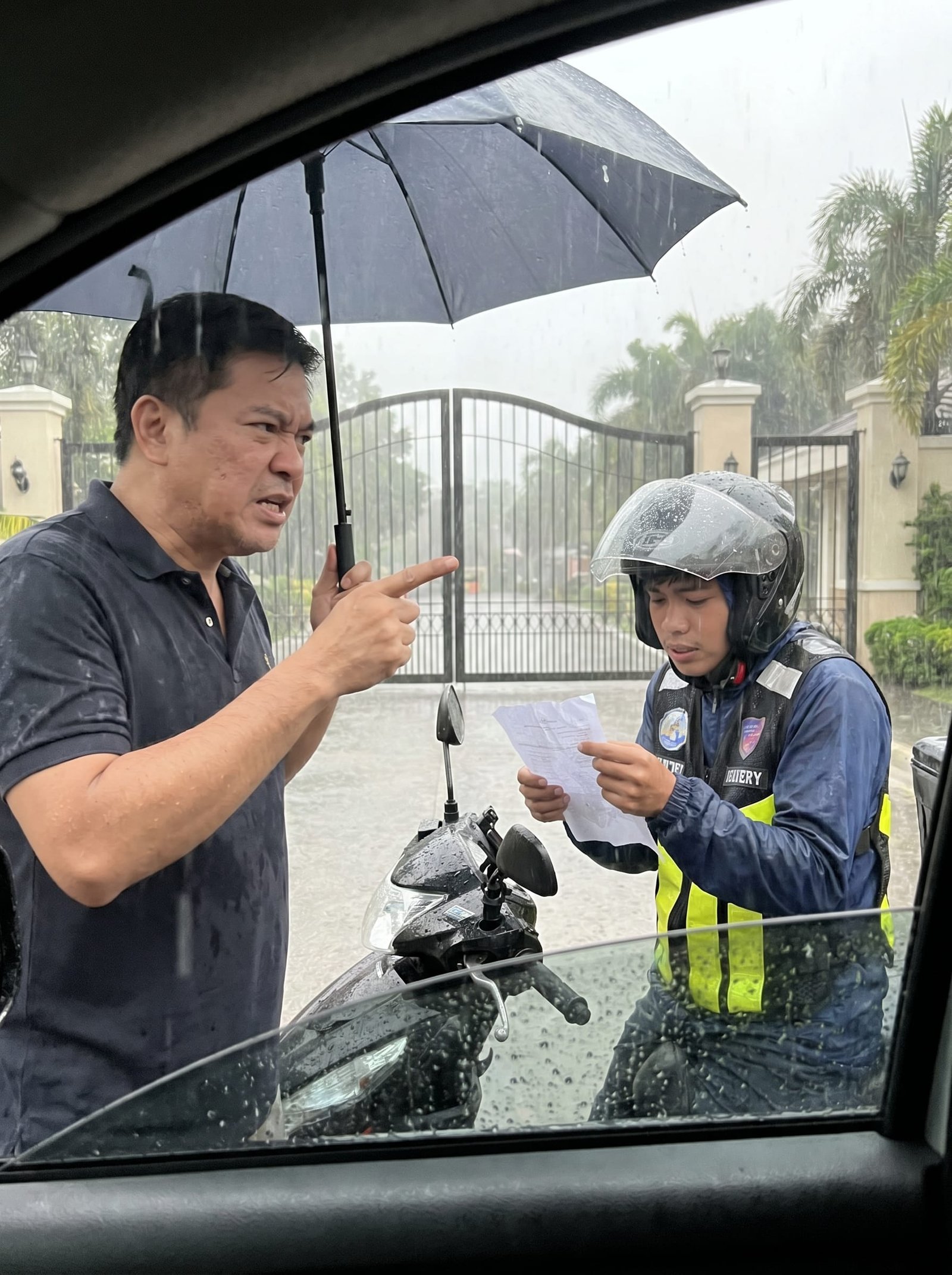 Ang Rider DINURO NG MAYAMANG CUSTOMER ANG DELIVERY RIDER DAHIL LATE—PERO NANG ...